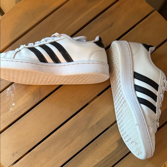 Adidas Women's Classic White Sneakers with Black Accents - Picture 8 of 12